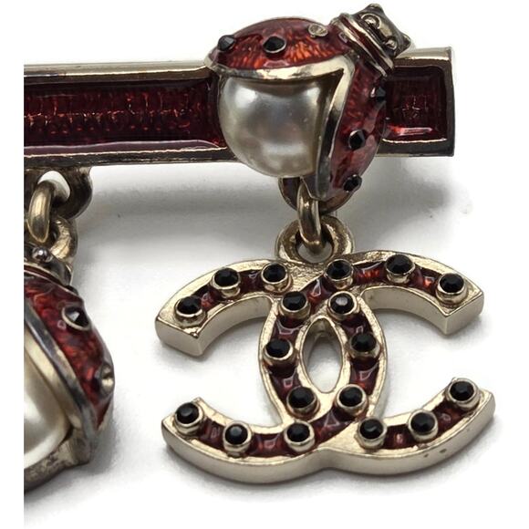 Chanel Gold Enamel Ladybug & Pearl Dangling Brooch A97981 Z5712 Spring 2018 VTG - Picture 3 of 16